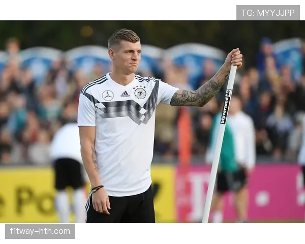 克罗斯专家点评：技术大师的中场统治力解析