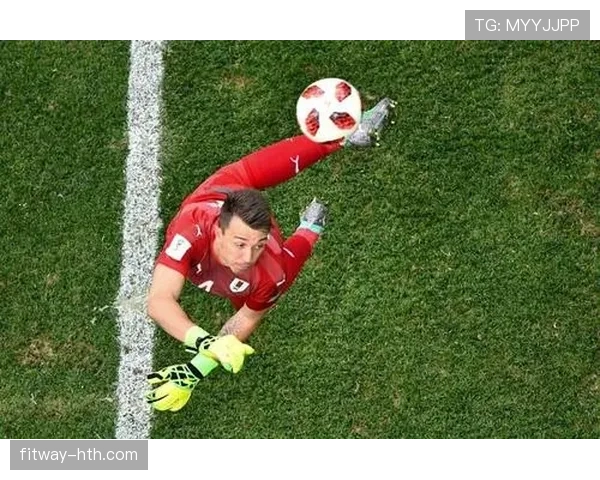 门将手球规则全解析：允许用手触球的具体范围和限制