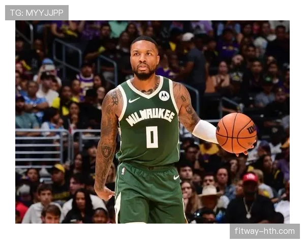 利拉德休赛期天天凌晨四点打卡训练馆，邻居以为他家着火了