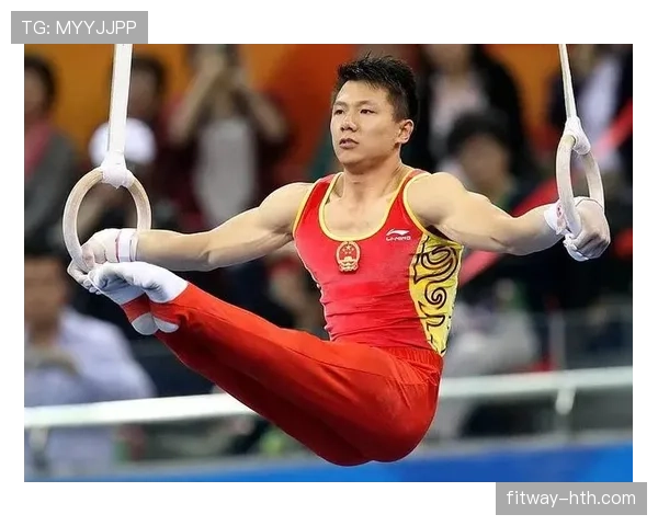 陈一冰赛场的铁汉脸和他家客厅那张生活照一比，仿佛见了两个人生